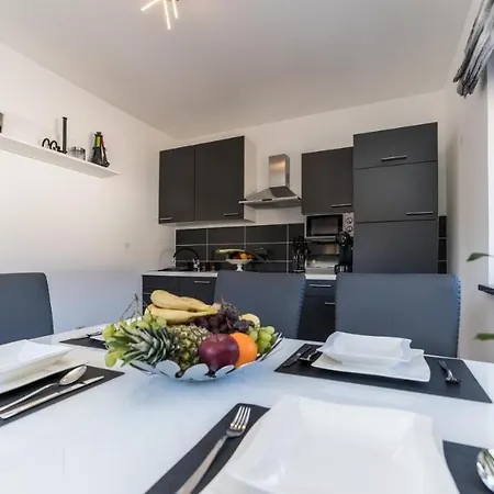 Holiday home Family Friendly House With A Swimming Pool Krusevo, Novigrad - 24069