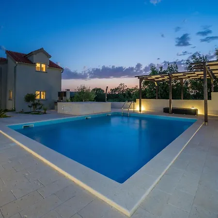 Family Friendly House With A Swimming Pool Krusevo, Novigrad - 24069 オブロヴァツ