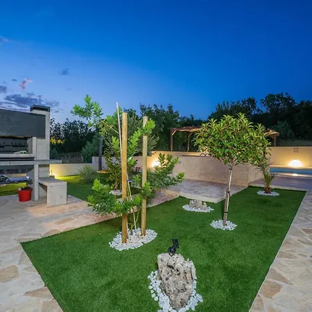 Family Friendly House With A Swimming Pool Krusevo, Novigrad - 24069 オブロヴァツ