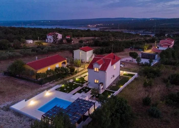 別荘 Family Friendly House With A Swimming Pool Krusevo, Novigrad - 24069 オブロヴァツ