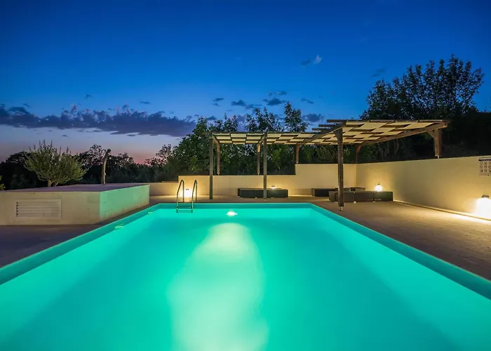 Дом отдыха Family Friendly House With A Swimming Pool Krusevo, Novigrad - 24069 Обровац