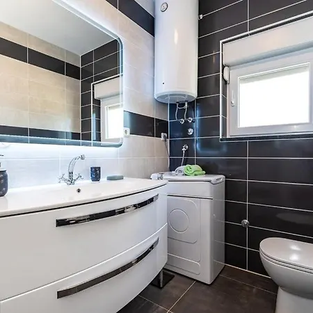 בית נופש Family Friendly House With A Swimming Pool Krusevo, Novigrad - 24069 *