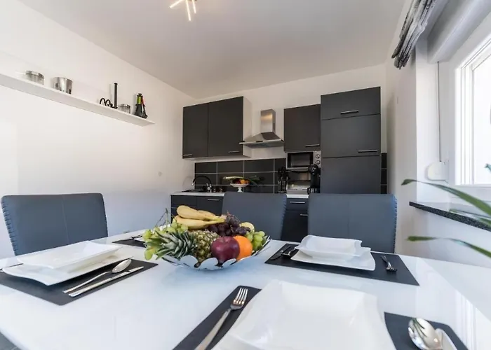 Feriehus Family Friendly House With A Swimming Pool Krusevo, Novigrad - 24069